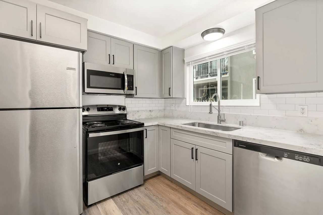 Florentine Apartments - Photo 2 of 18