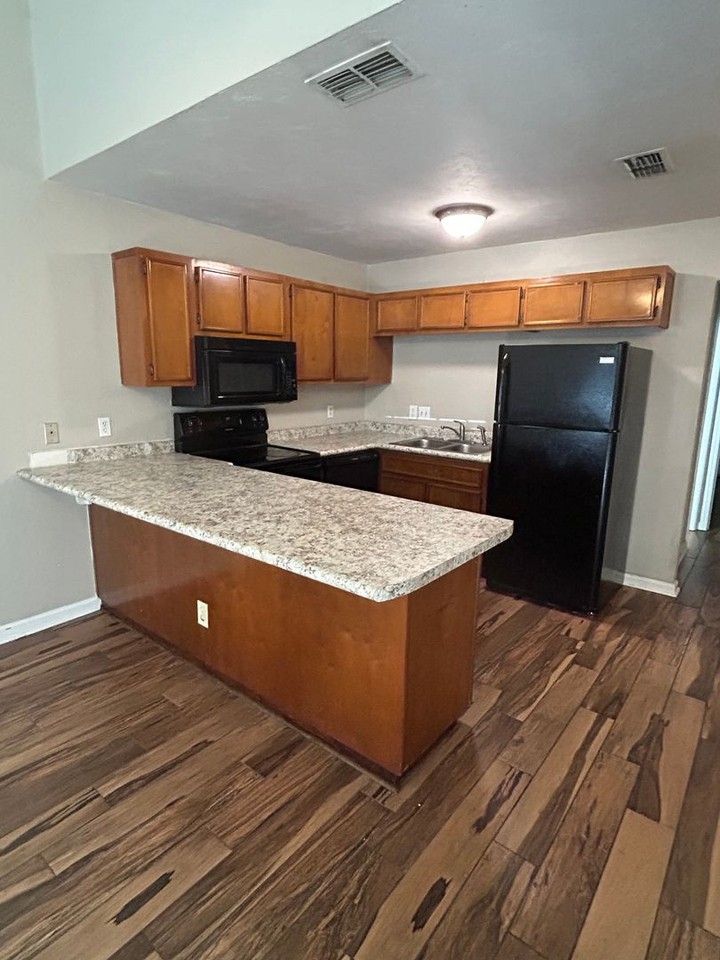 912 S Lipona Rd - Photo 2 of 13
