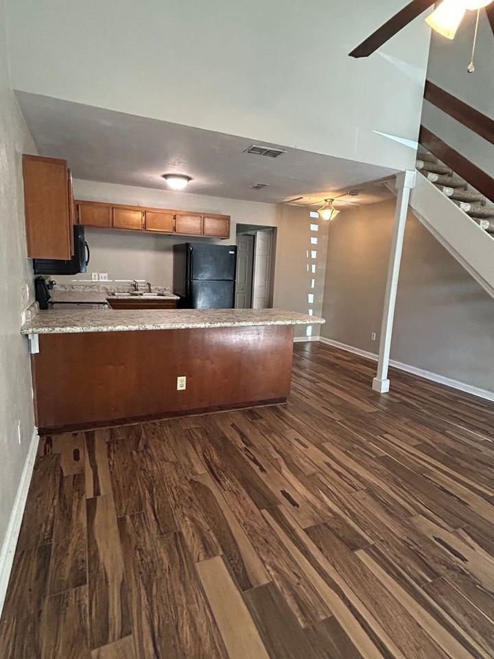 912 S Lipona Rd - Photo 3 of 13