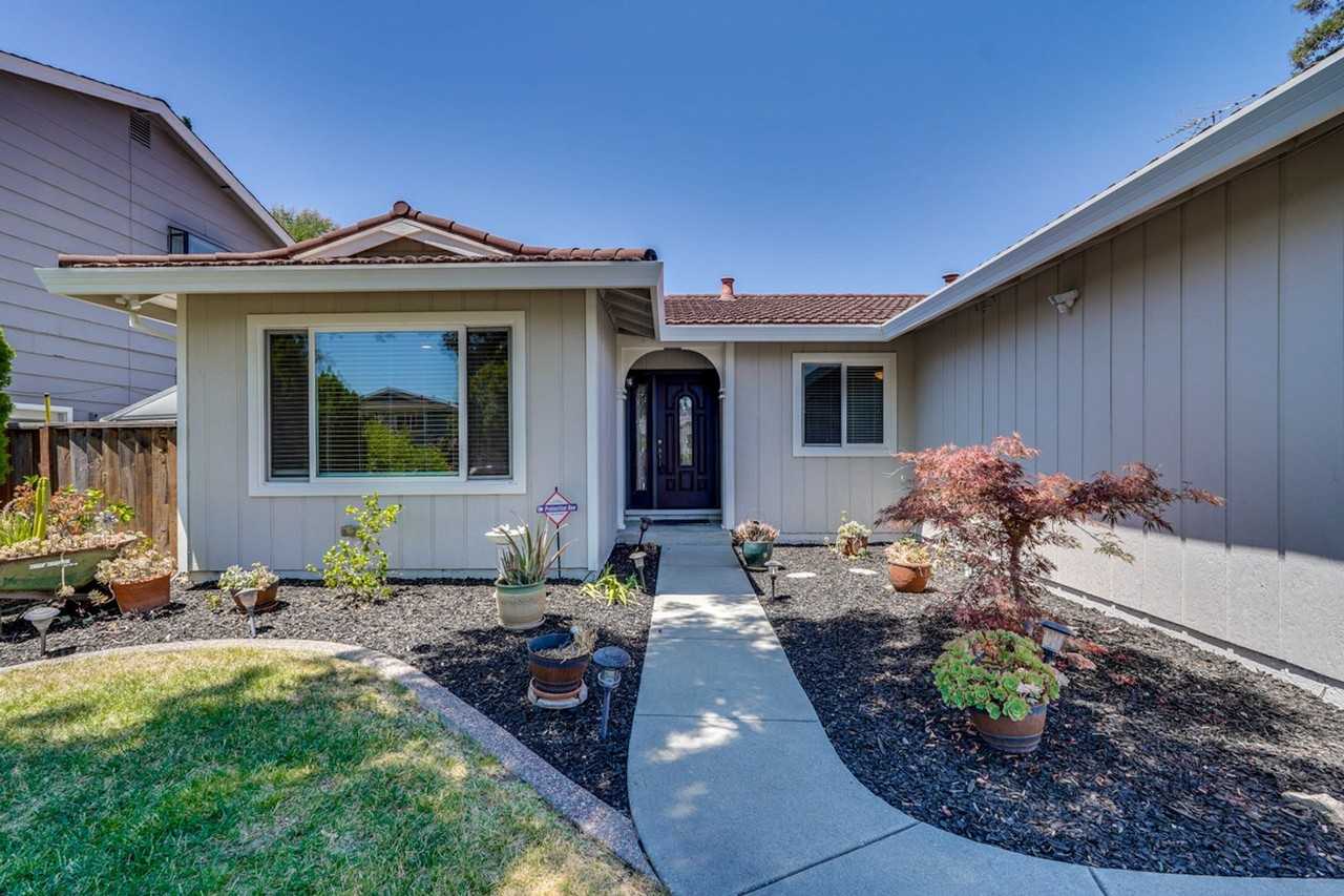 2062 Lockwood Dr - Photo 2 of 49