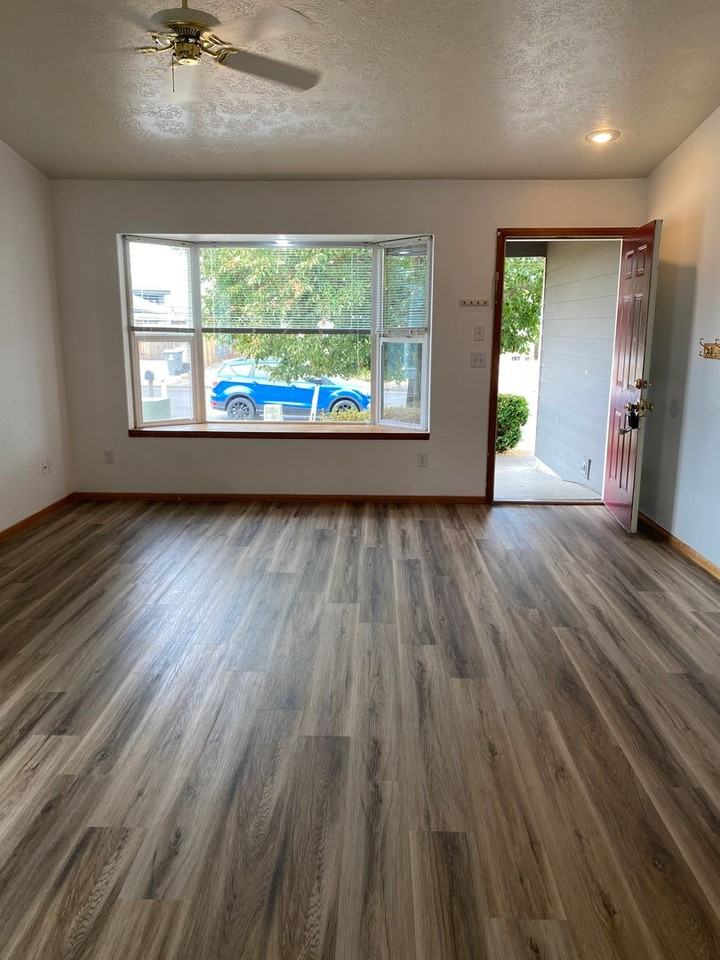 2635 Lyon St Se - Photo 4 of 18