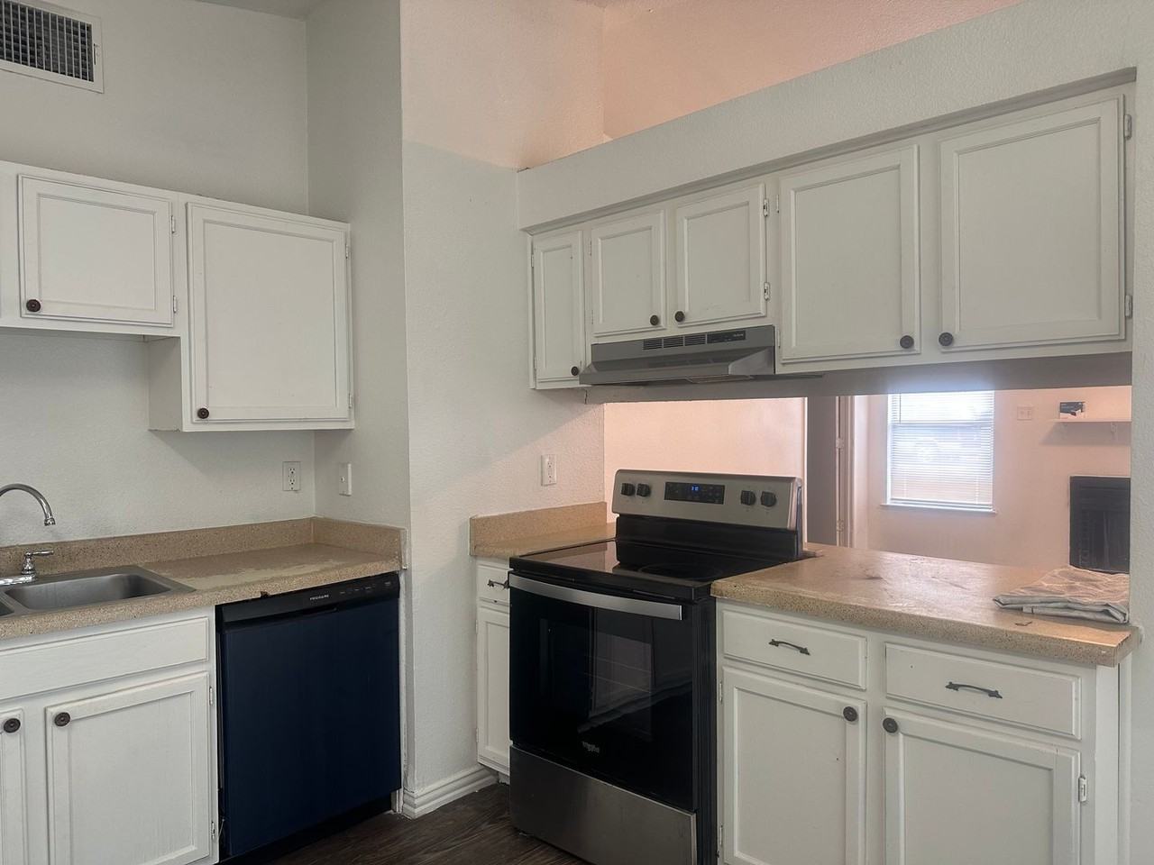 4001 Colonial Sun Dr - Photo 7 of 13