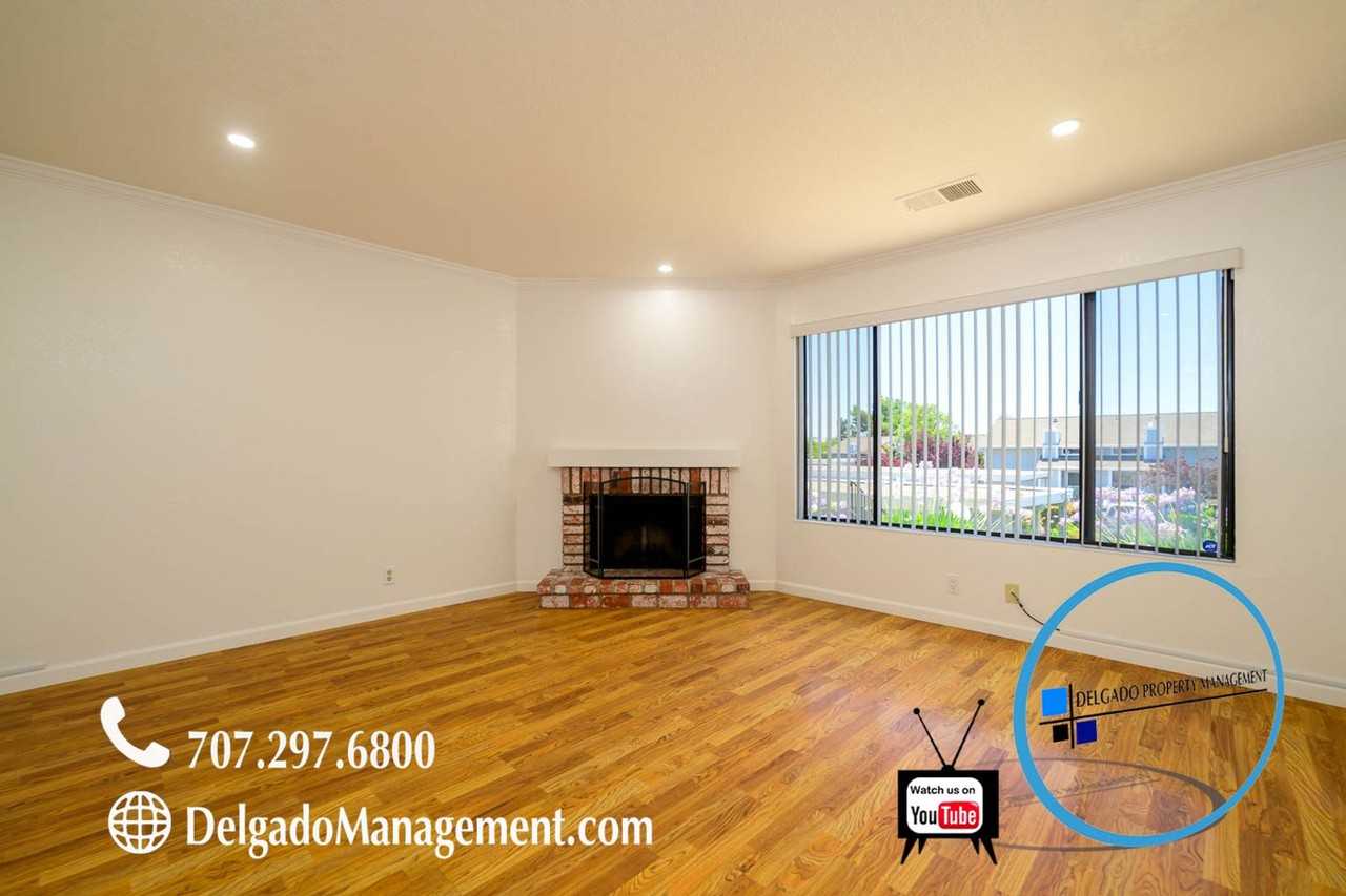 2159 Clearview Cir - Photo 3 of 30