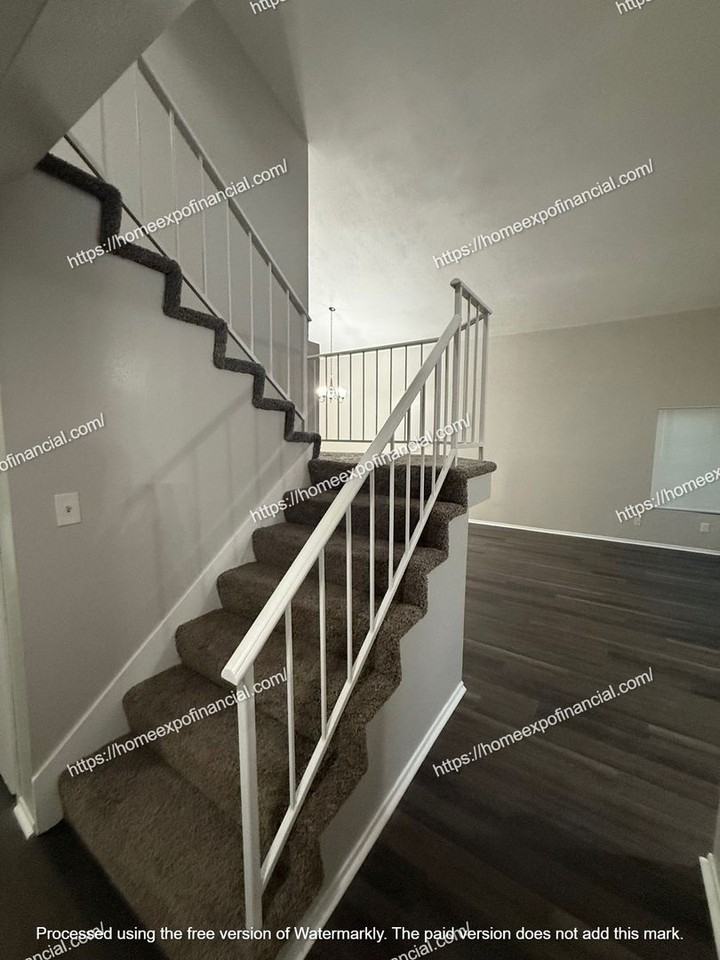 24612 Freeport Dr - Photo 5 of 40