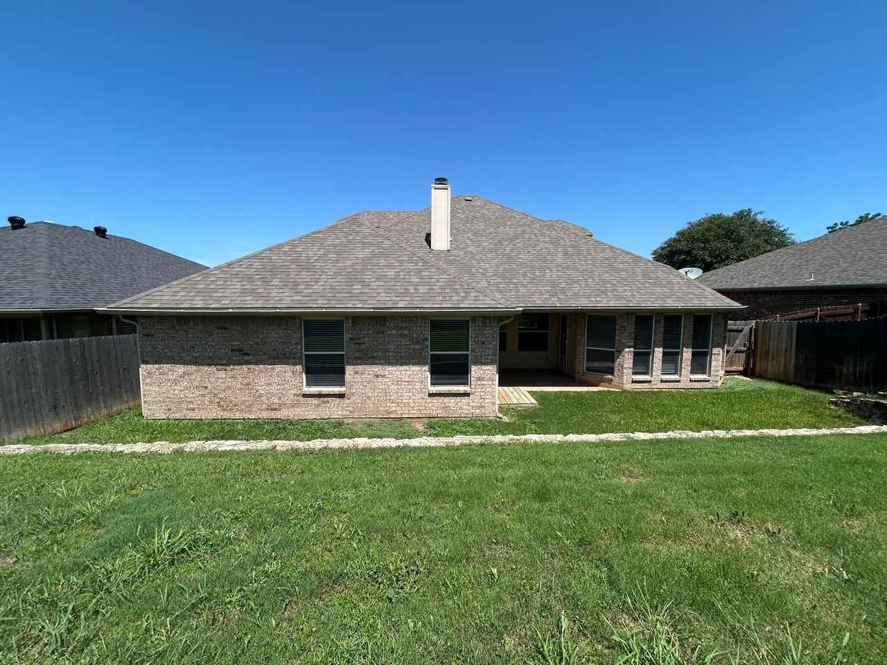 205 Carriage Dr - Photo 3 of 41