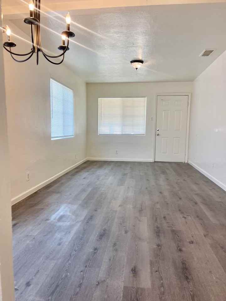 1114 N St - Photo 2 of 9