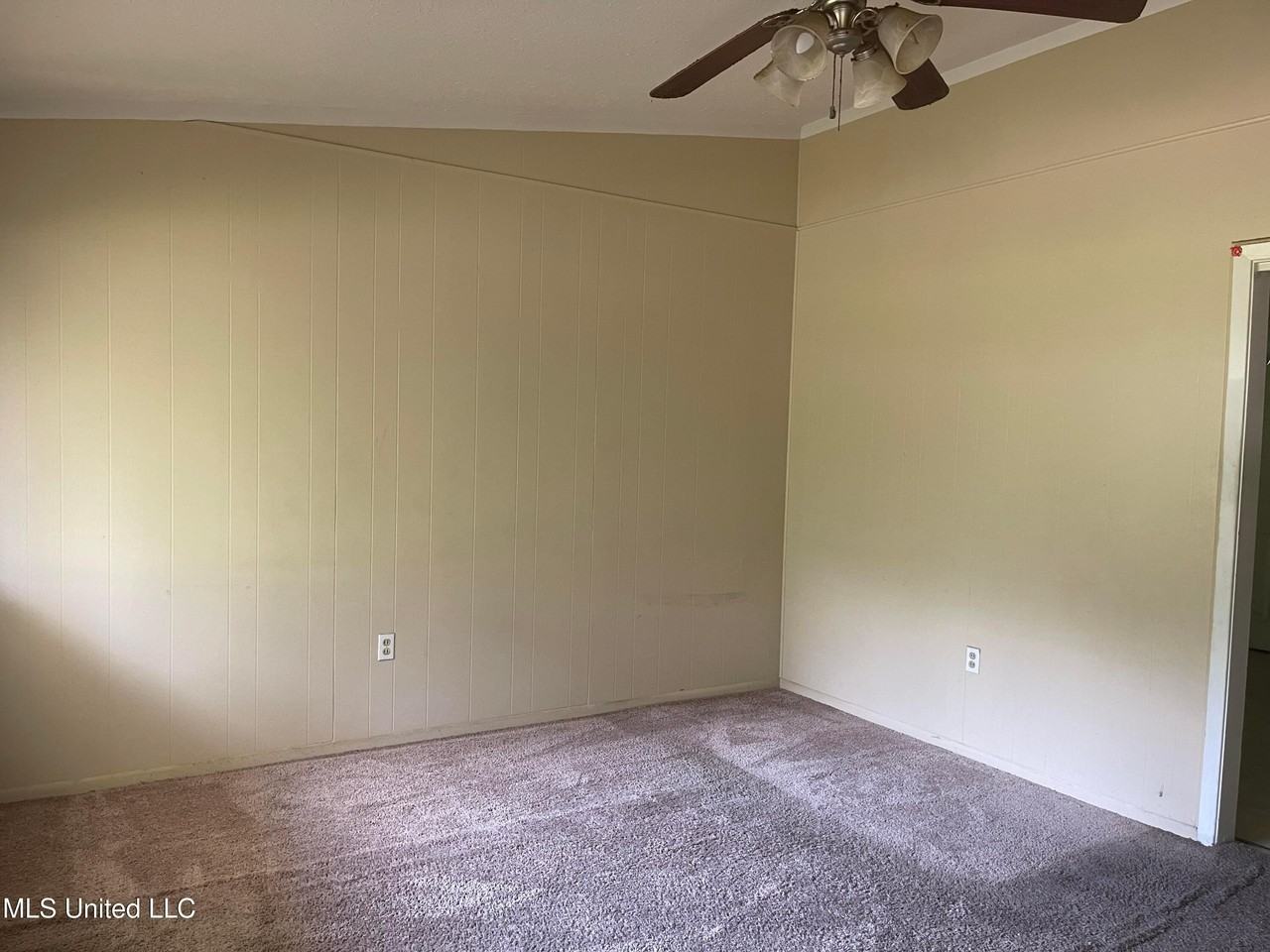 1090 Branch St - Photo 3 of 13