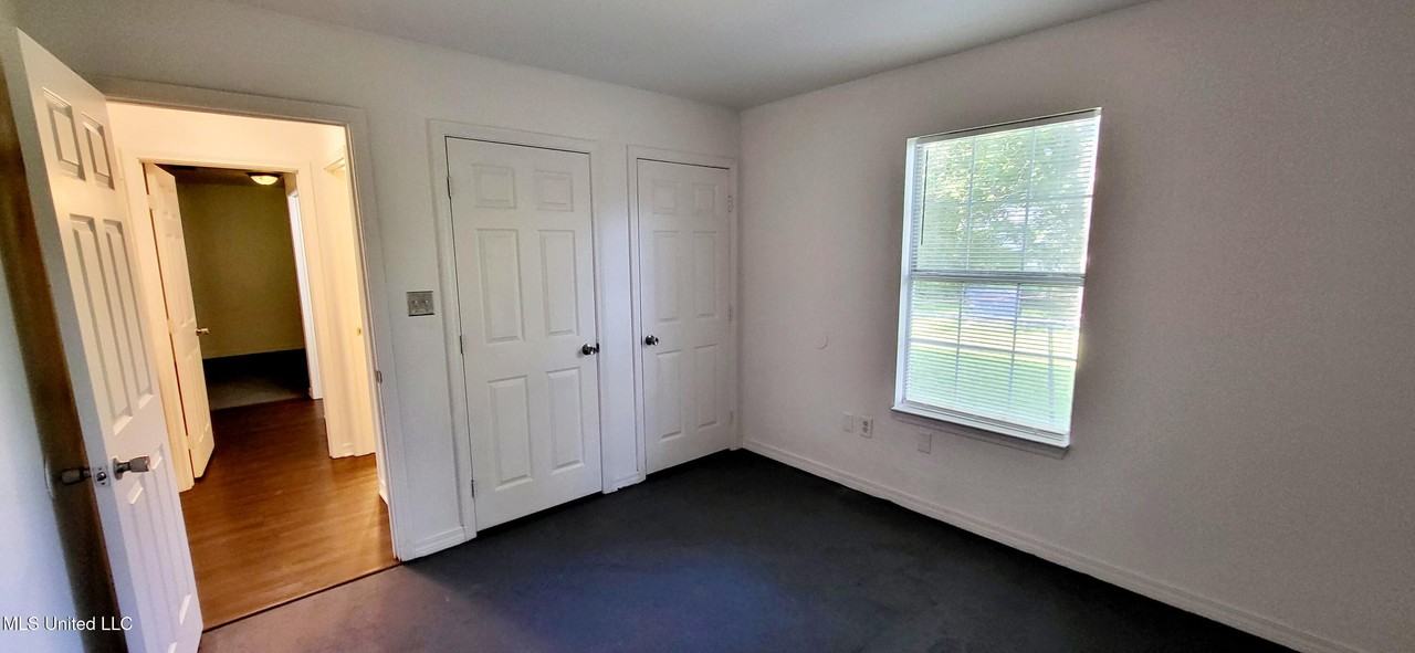 2110 30th St - Photo 3 of 8