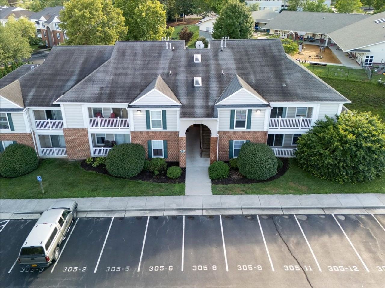 305 N Knollwood Dr - Photo 4 of 21