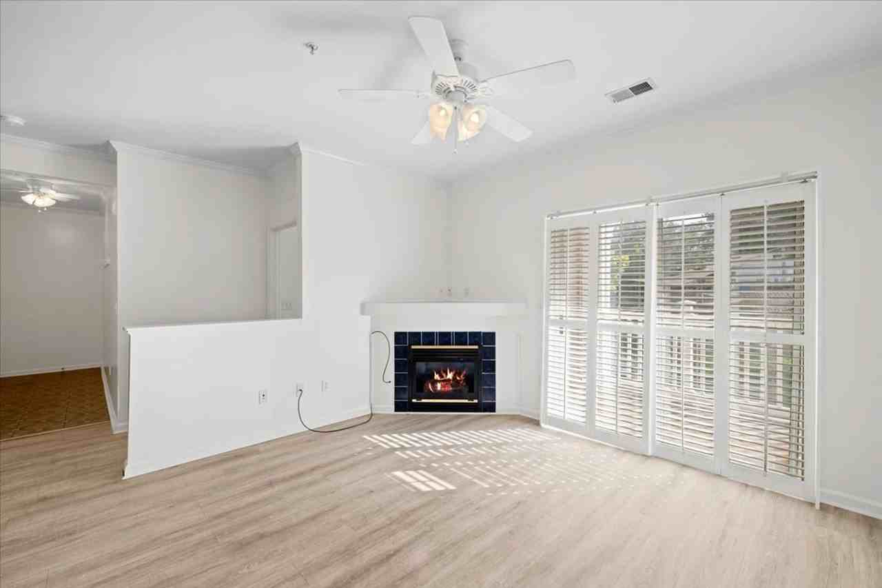 305 N Knollwood Dr - Photo 2 of 21