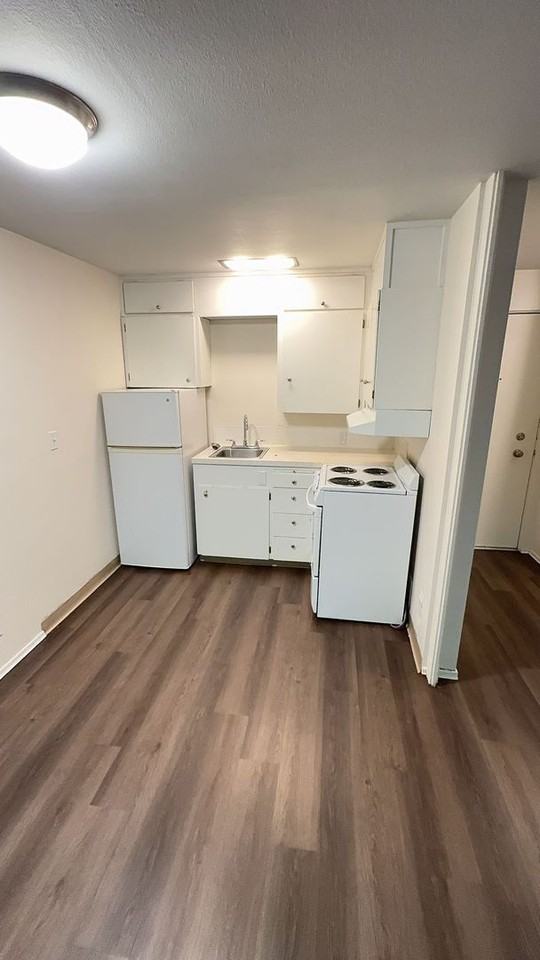 Portage Shore Apartments - Photo 4 of 18