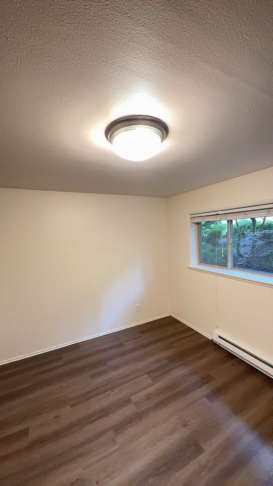 Portage Shore Apartments - Photo 5 of 18