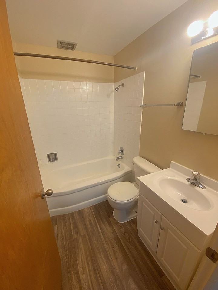 Portage Shore Apartments - Photo 7 of 18