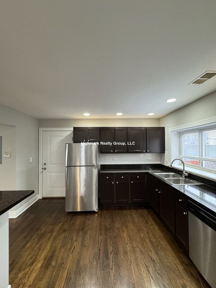 2528 W Fitch Ave #3 - Photo 3 of 19