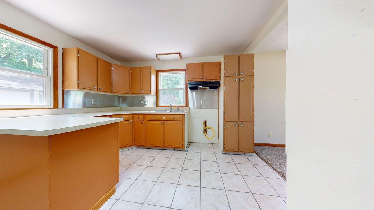 222 Malone Rd - Photo 3 of 11