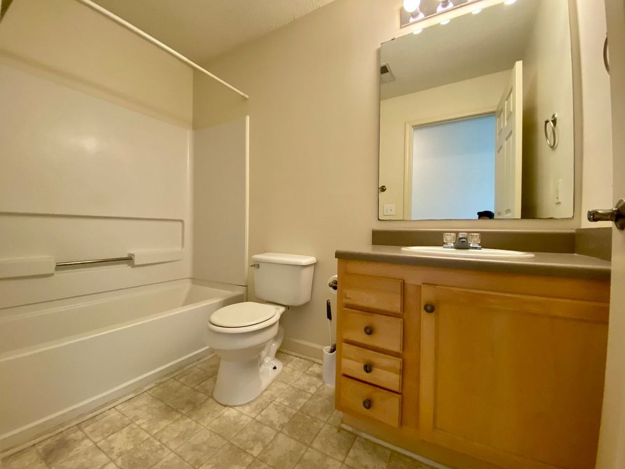 833 Harts Cove - Photo 5 of 34