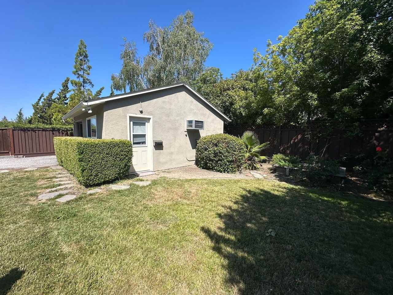 2111A Oakley Ave - Photo 6 of 6