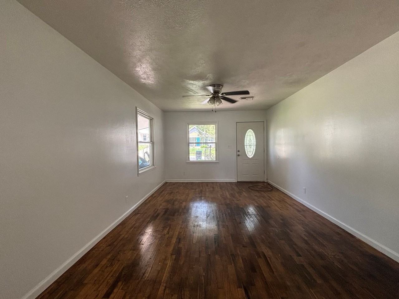 2106 N Elizabeth Ave - Photo 2 of 11