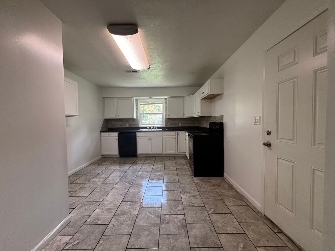 2106 N Elizabeth Ave - Photo 3 of 11