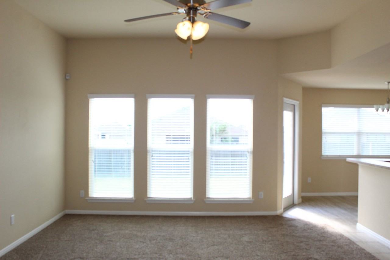1104 Jamestown Dr - Photo 3 of 22