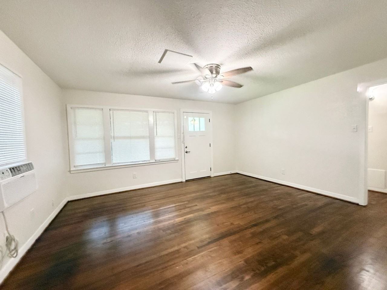 824 S Anderson St - Photo 2 of 17