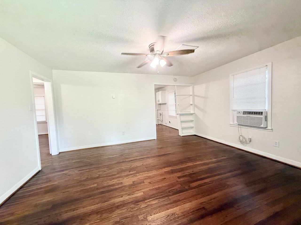 824 S Anderson St - Photo 4 of 17