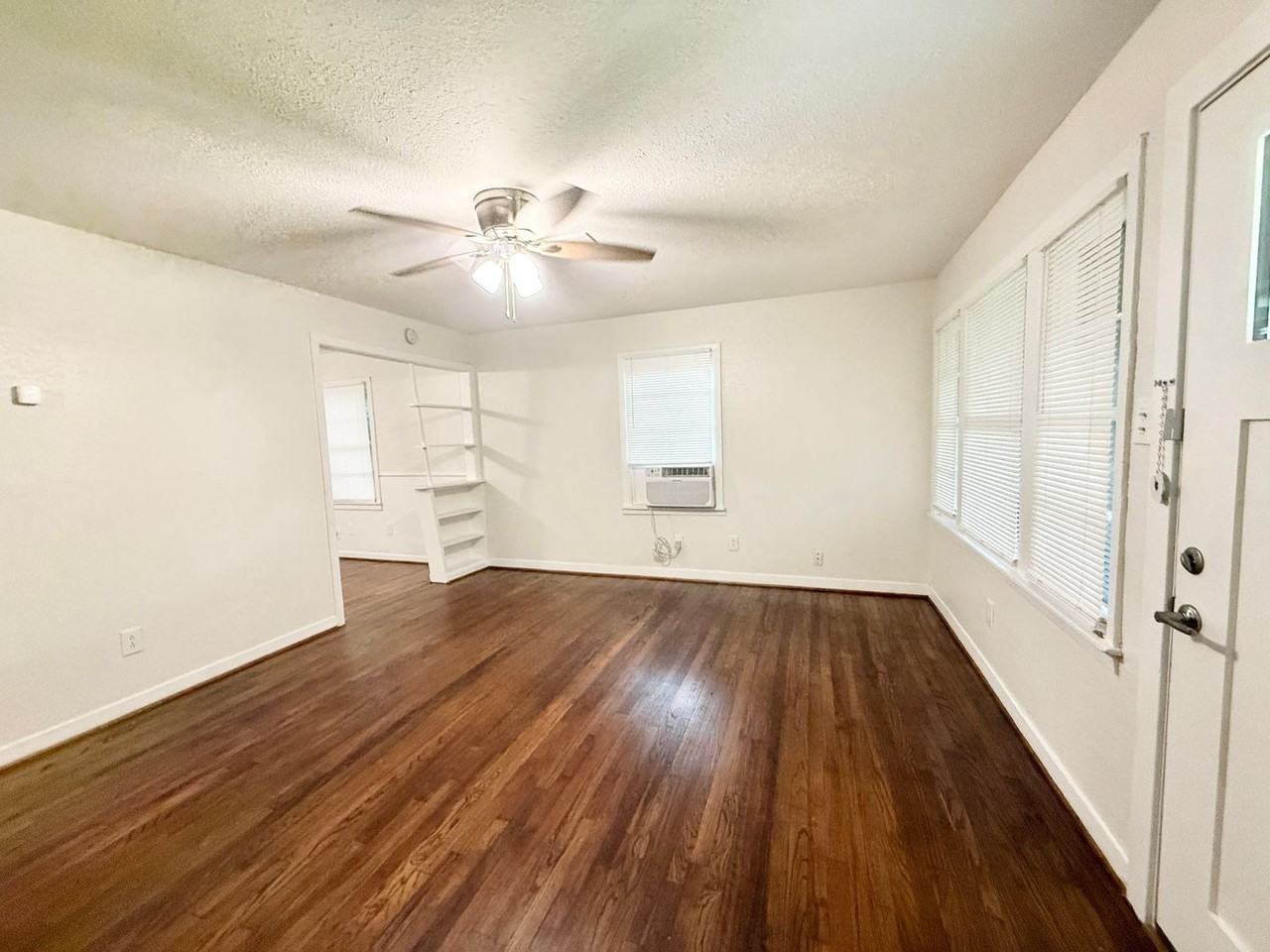 824 S Anderson St - Photo 5 of 17