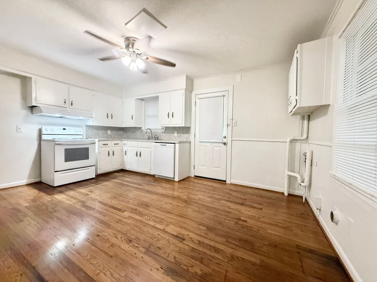 824 S Anderson St - Photo 6 of 17