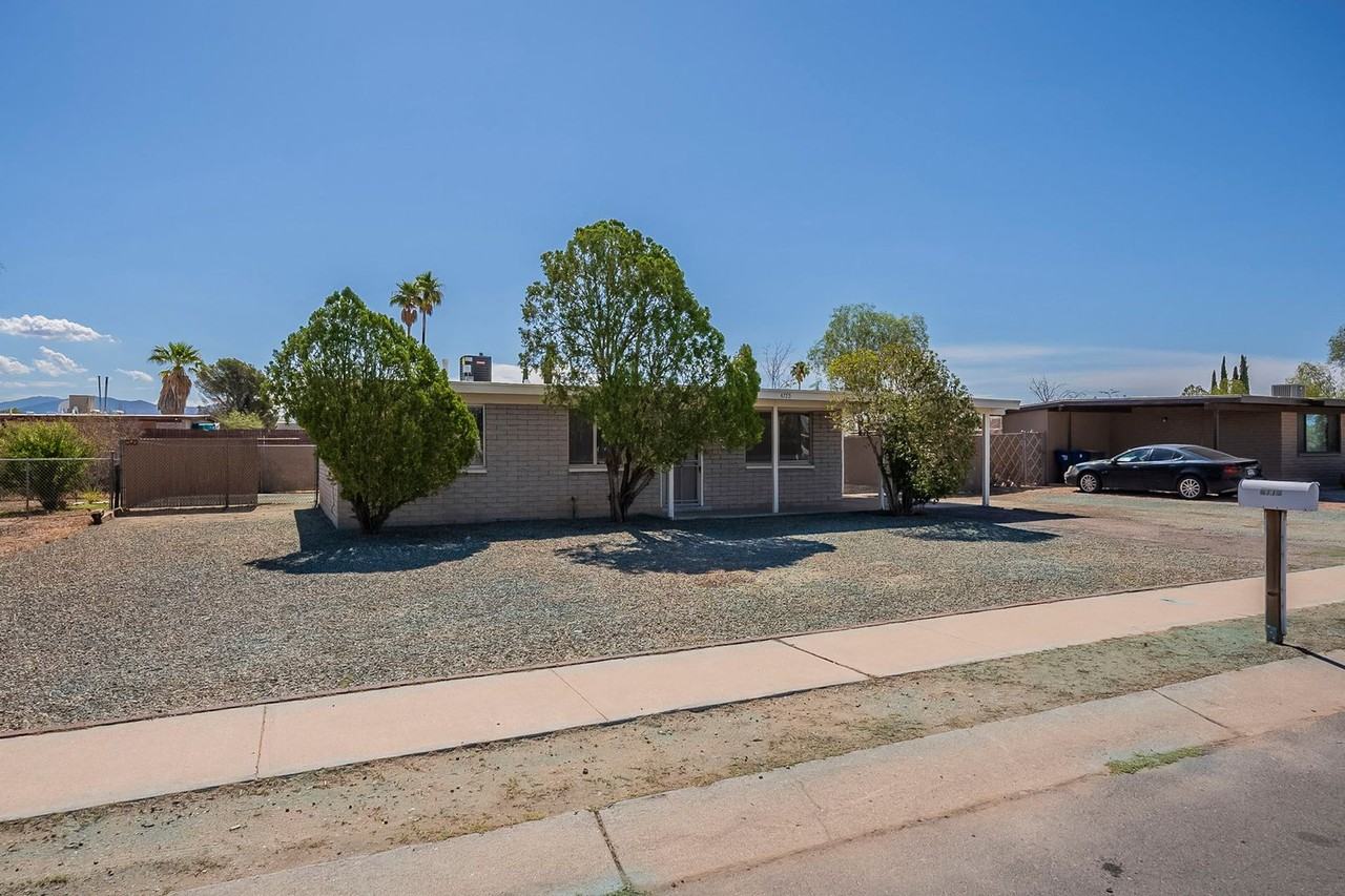 4775 S Green Olive Dr - Photo 2 of 32