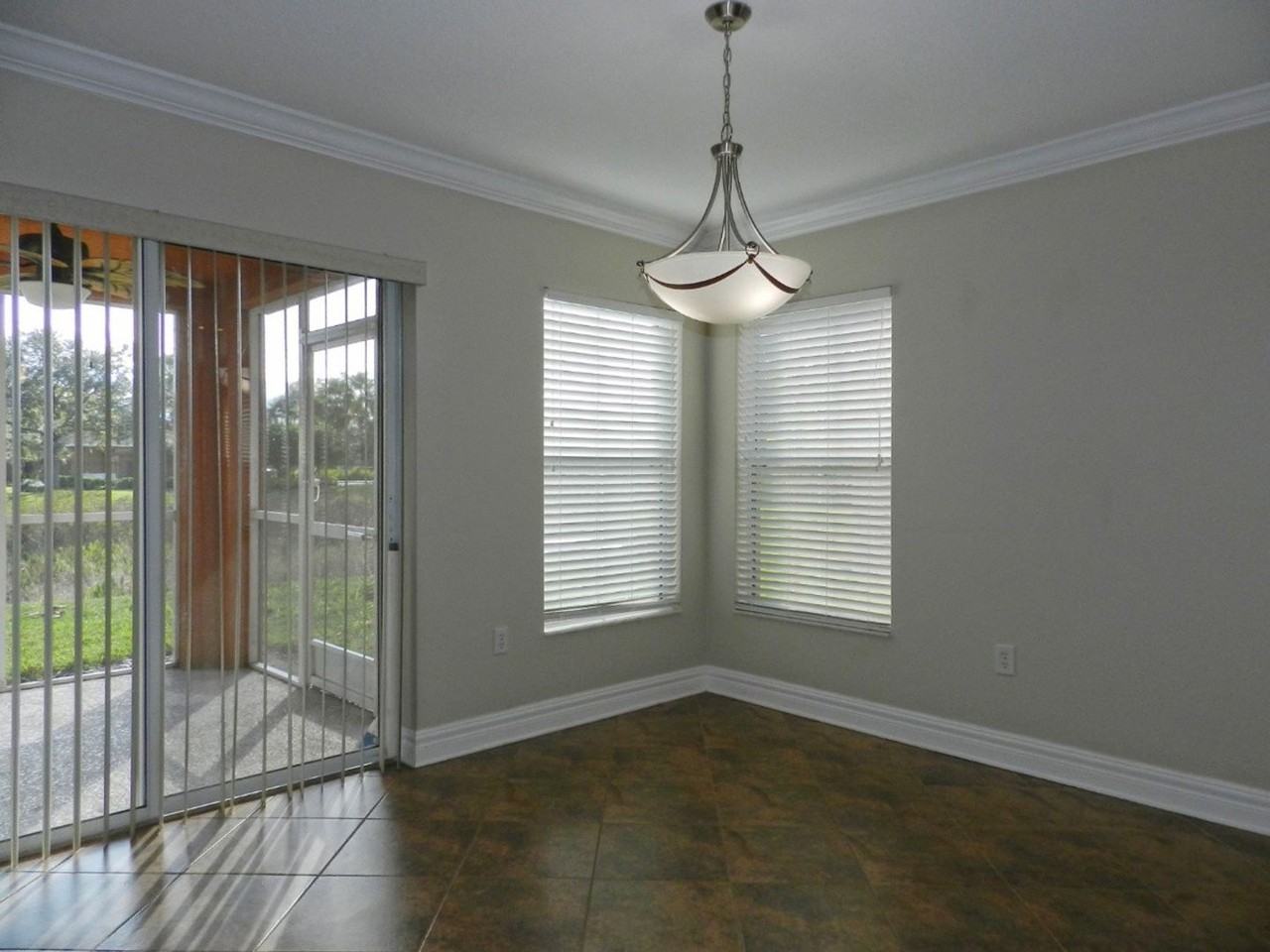 10837 Kensington Park Ave - Photo 4 of 29