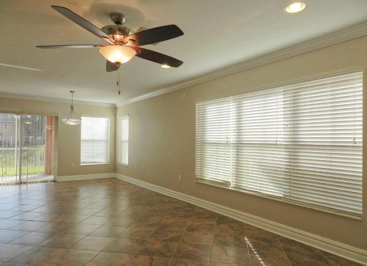 10837 Kensington Park Ave - Photo 5 of 29