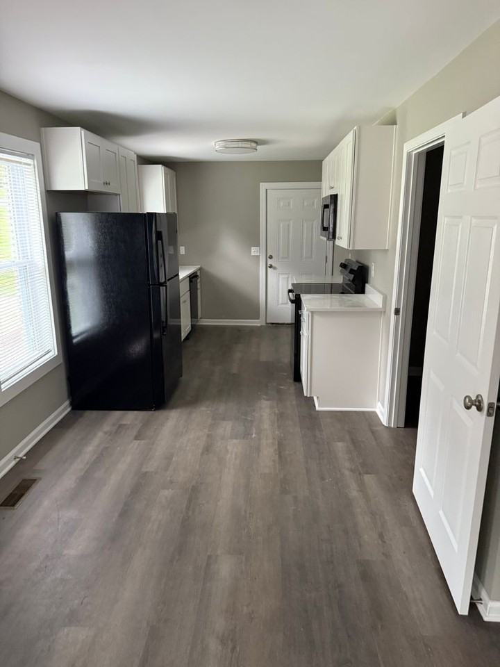 1663 Ne 22nd St - Photo 3 of 9