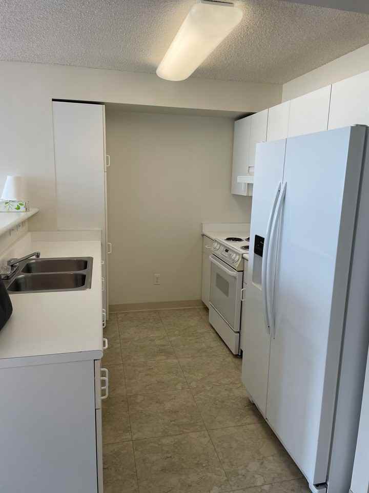 1133 Waimanu St #2005 - Photo 2 of 12