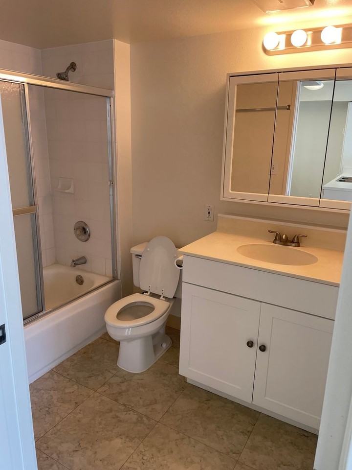 1133 Waimanu St #2005 - Photo 3 of 12