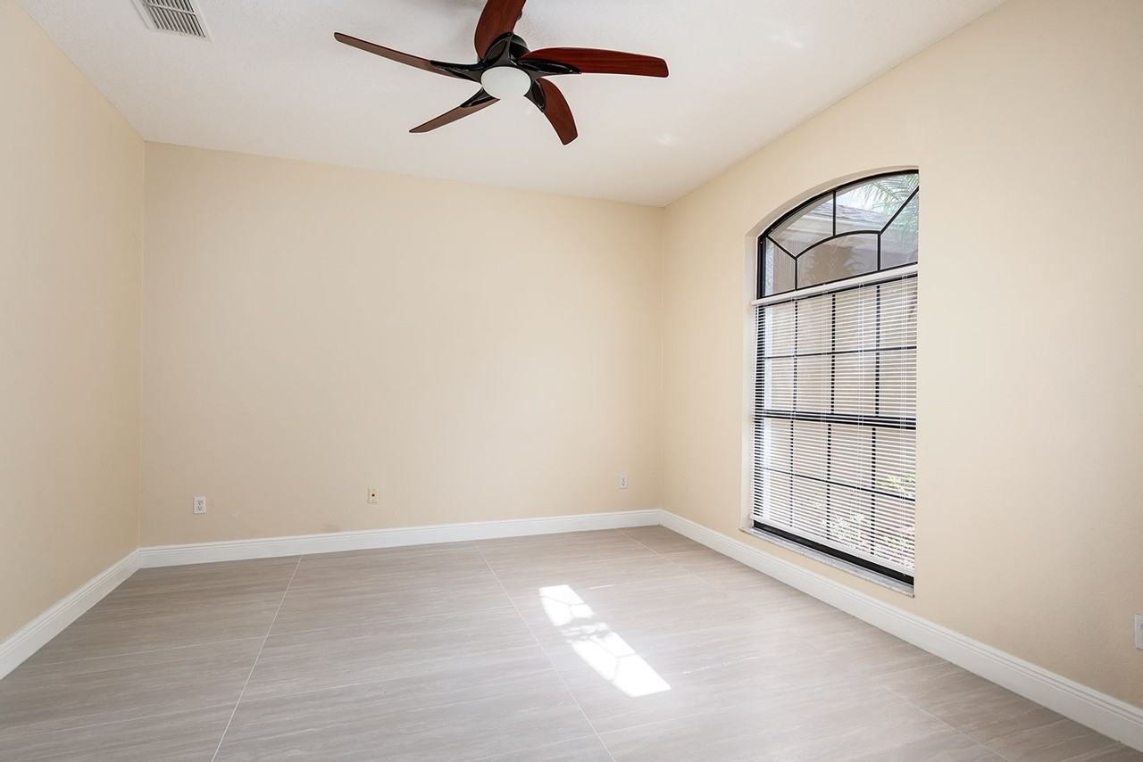 1585 Cherry Ridge Dr - Photo 5 of 37