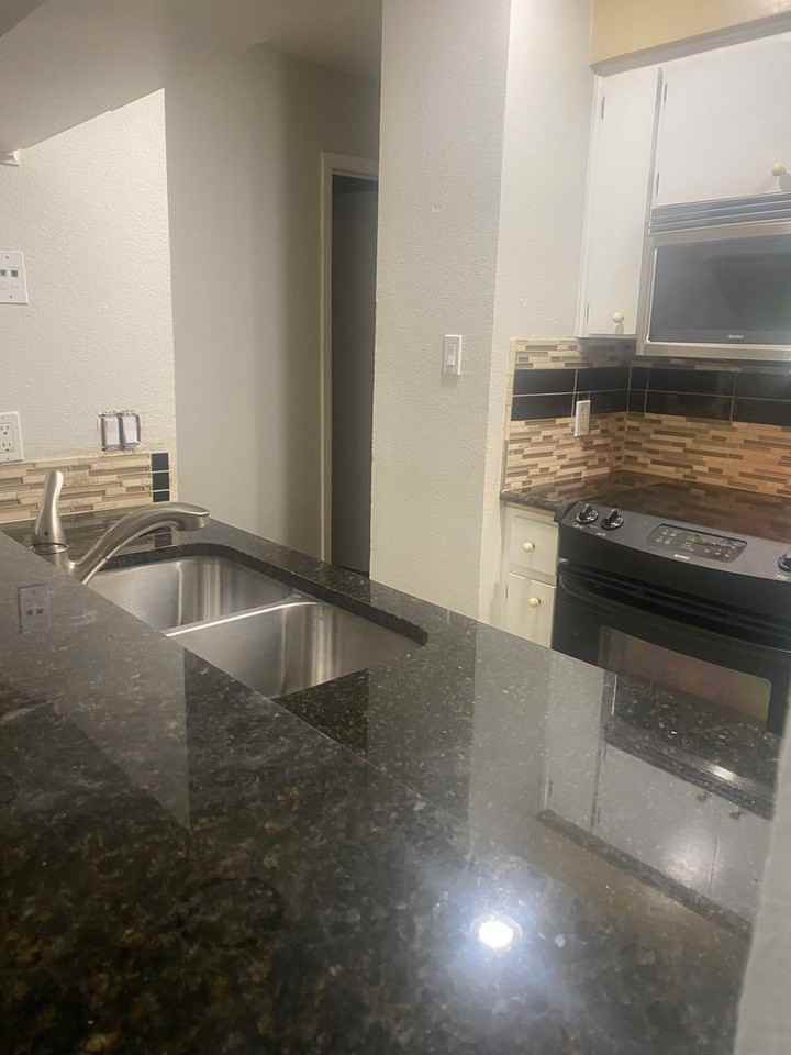 612 Park Pl #303 - Photo 7 of 22