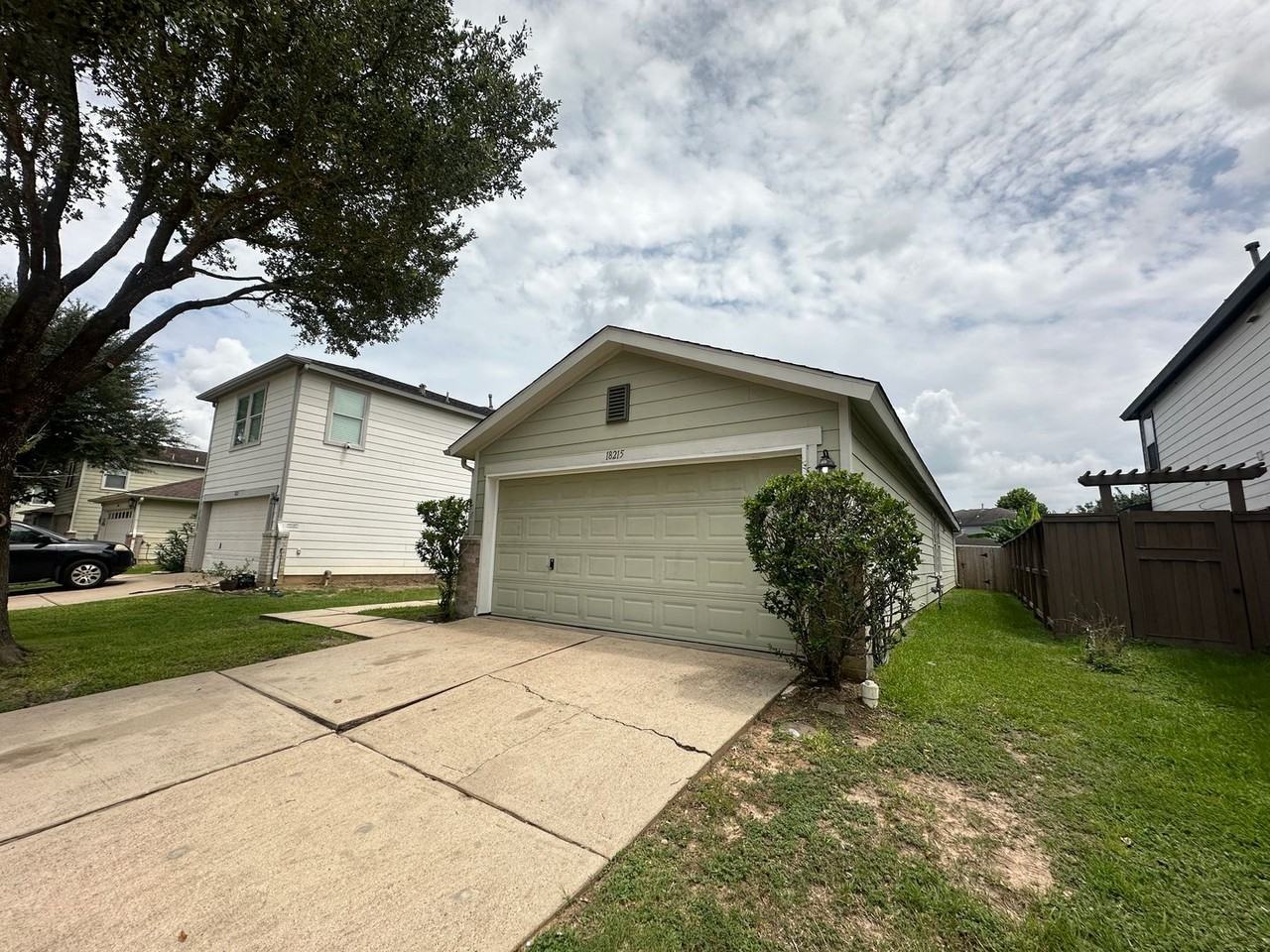 18215 Temple Hill Ln - Photo 3 of 31