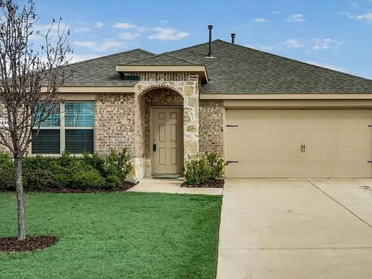 1407 Pampa Grass Dr - Photo 2 of 14