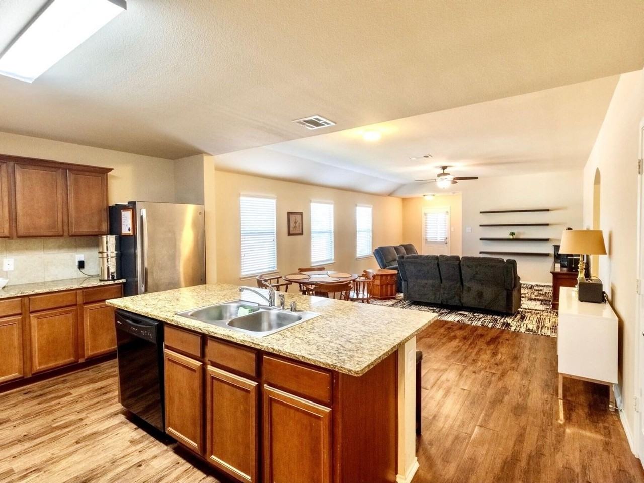 1407 Pampa Grass Dr - Photo 3 of 14