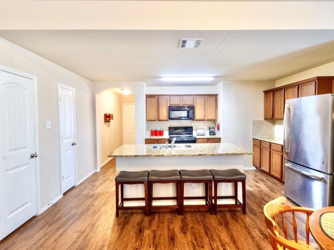 1407 Pampa Grass Dr - Photo 4 of 14