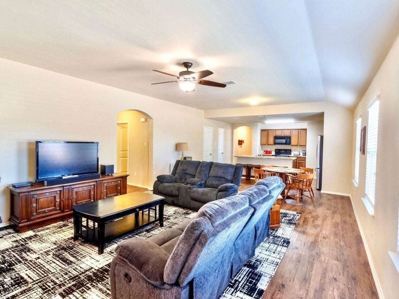 1407 Pampa Grass Dr - Photo 5 of 14