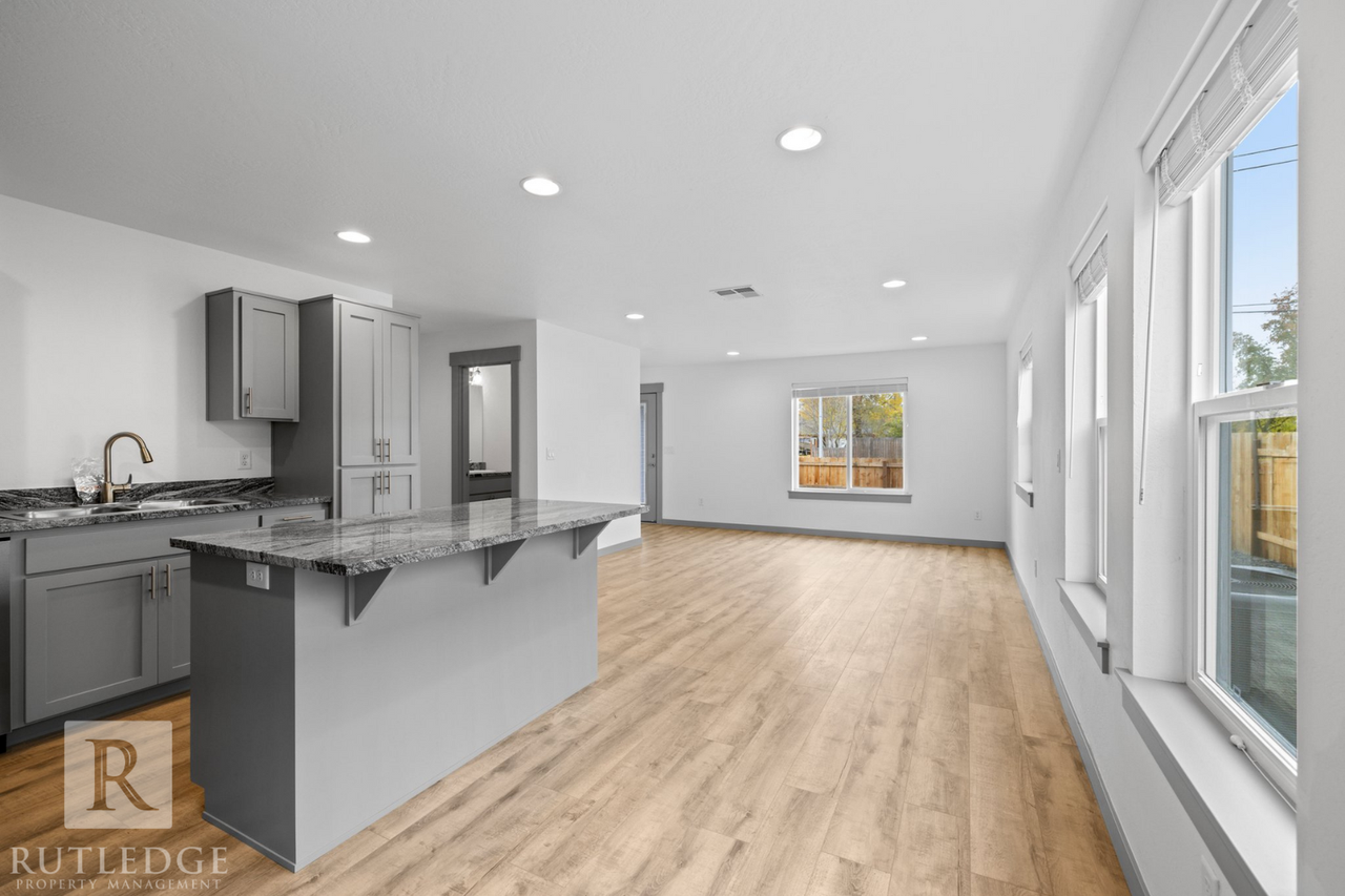 347 Lozier Ln - Photo 4 of 17