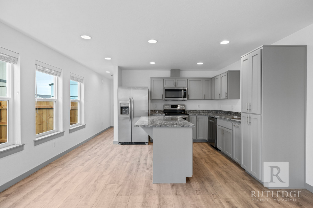 347 Lozier Ln - Photo 6 of 17