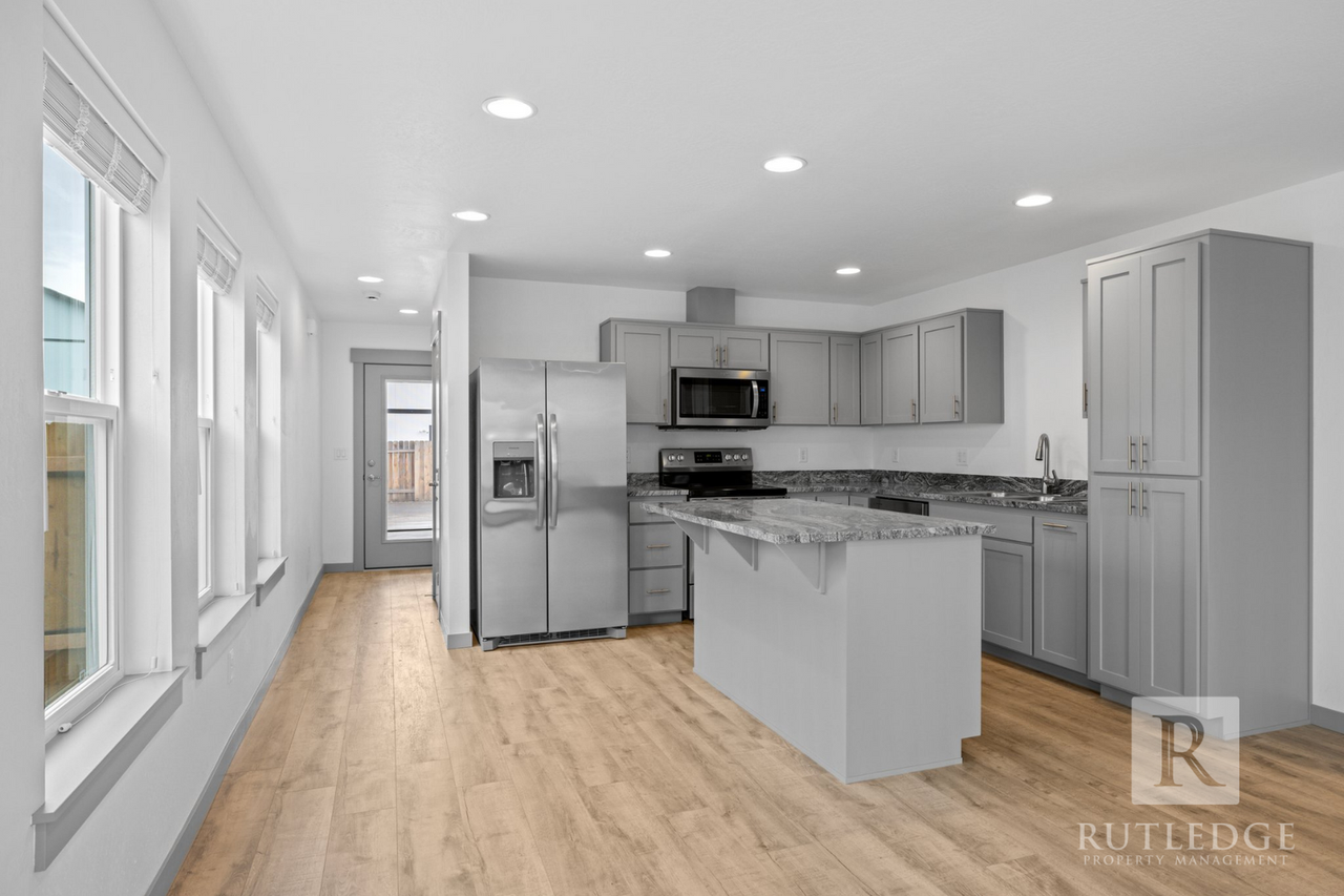 347 Lozier Ln - Photo 7 of 17