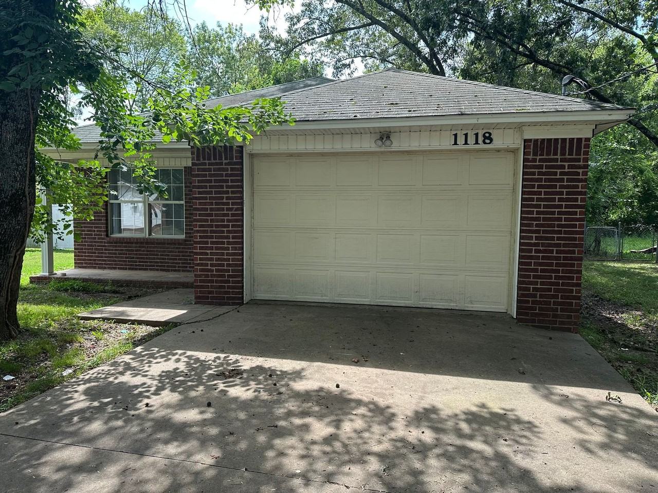 1118 S Ithaca Ave - Photo 2 of 12