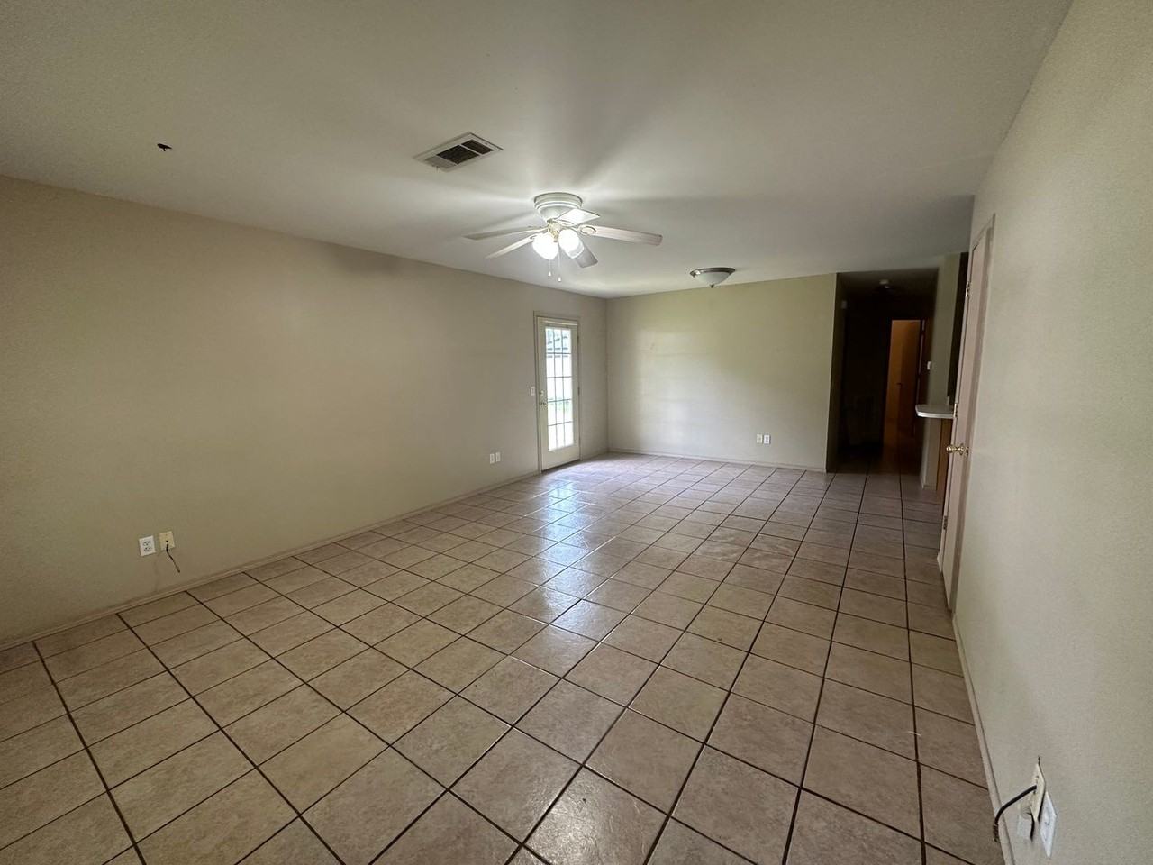 1118 S Ithaca Ave - Photo 3 of 12