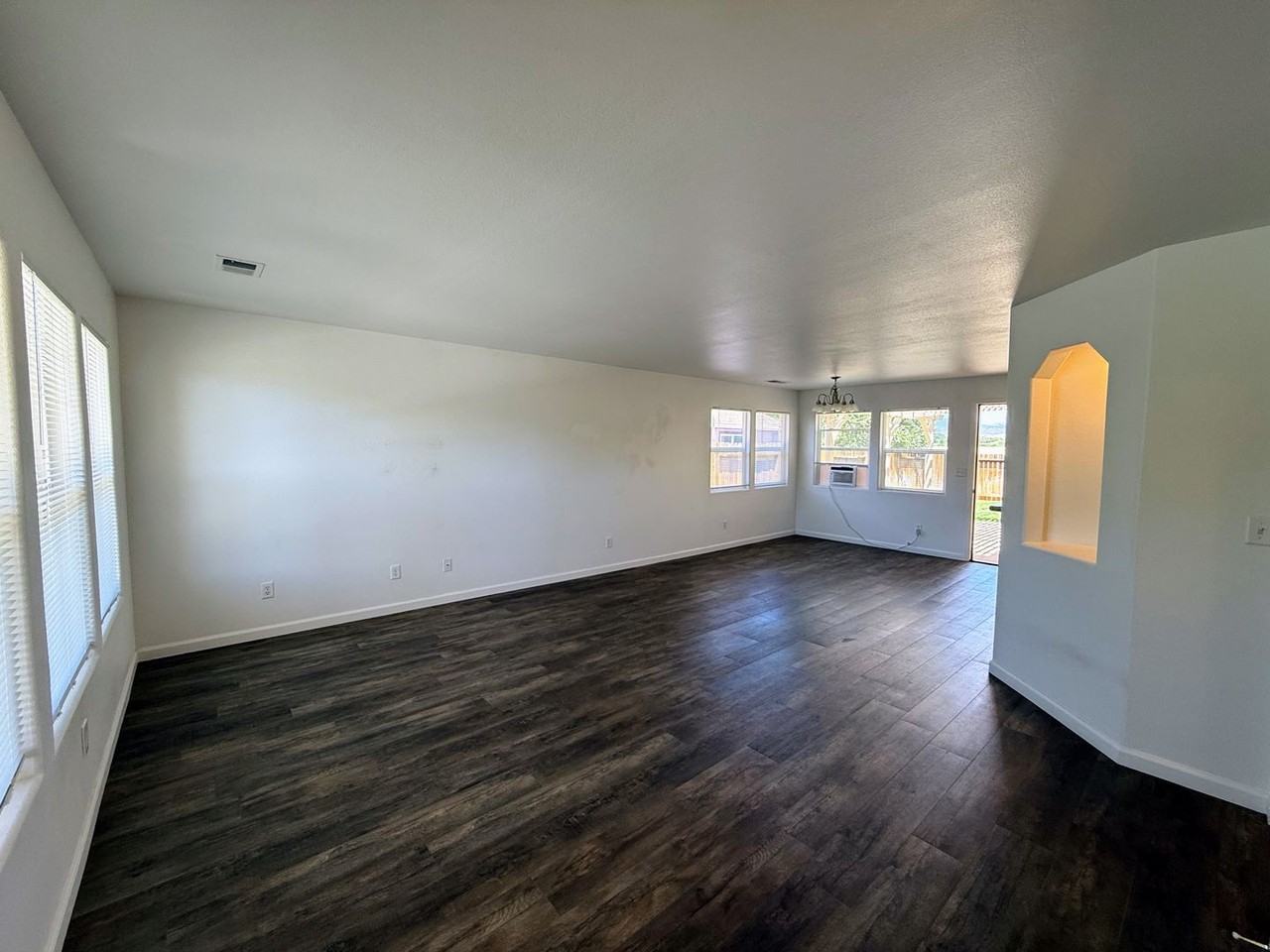 1307 White Ash Dr - Photo 2 of 16