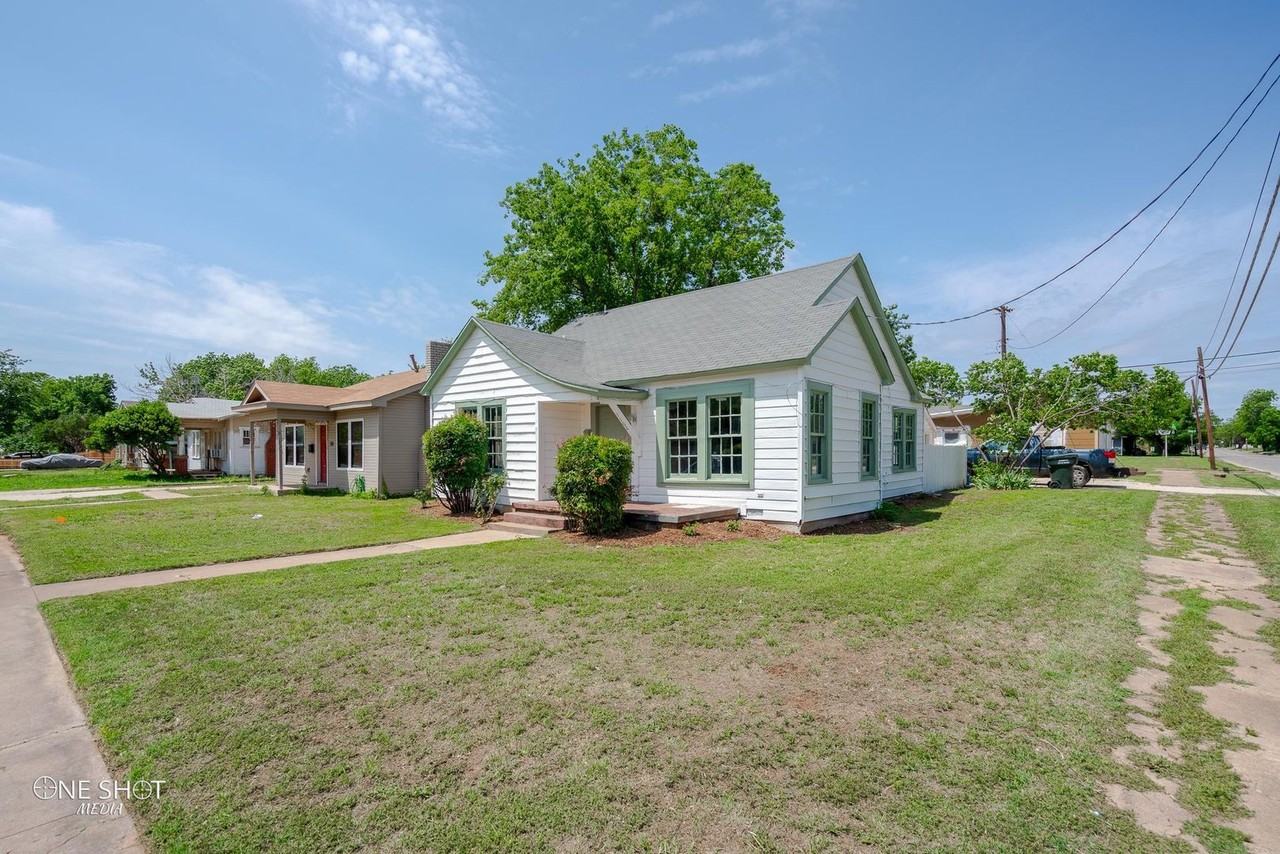 1102 Poplar St - Photo 2 of 31