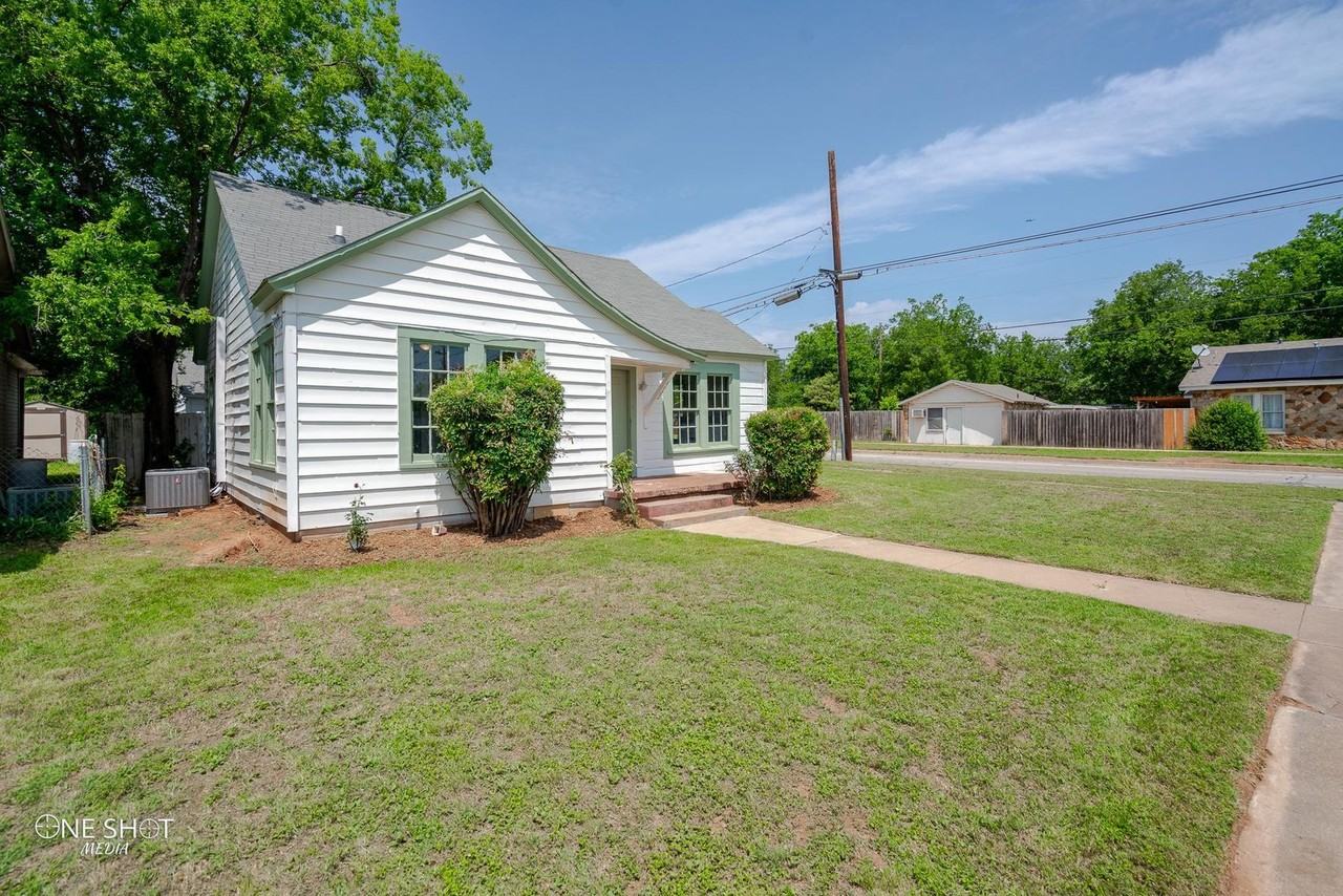 1102 Poplar St - Photo 3 of 31