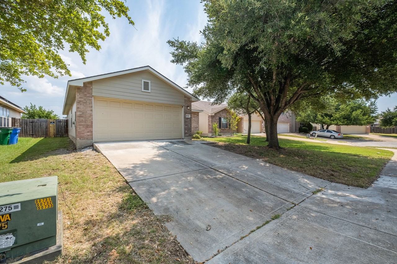 18220 Canopy Ln - Photo 2 of 25